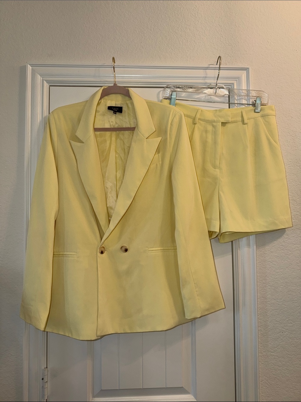 VICI Women's Butter Yellow Blazer and Shorts Set, Sz L NWOT